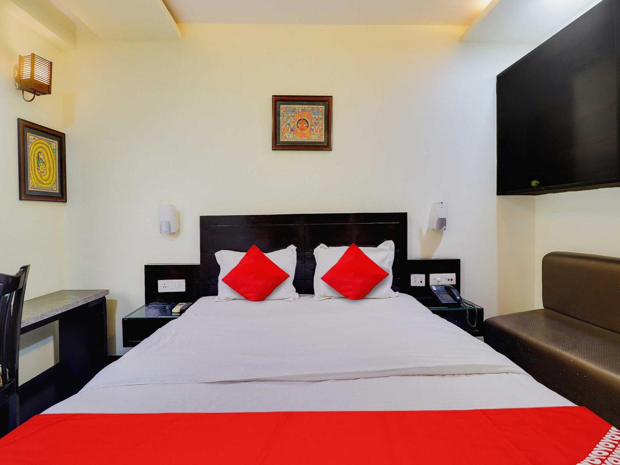Oyo Flagship Hotel Rudra Palace Agra  Bagian luar foto
