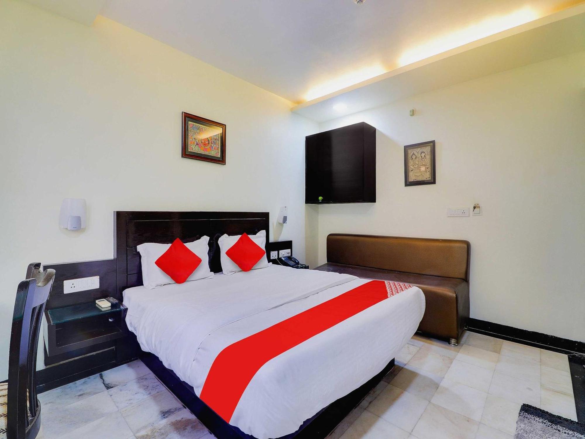 Oyo Flagship Hotel Rudra Palace Agra  Bagian luar foto