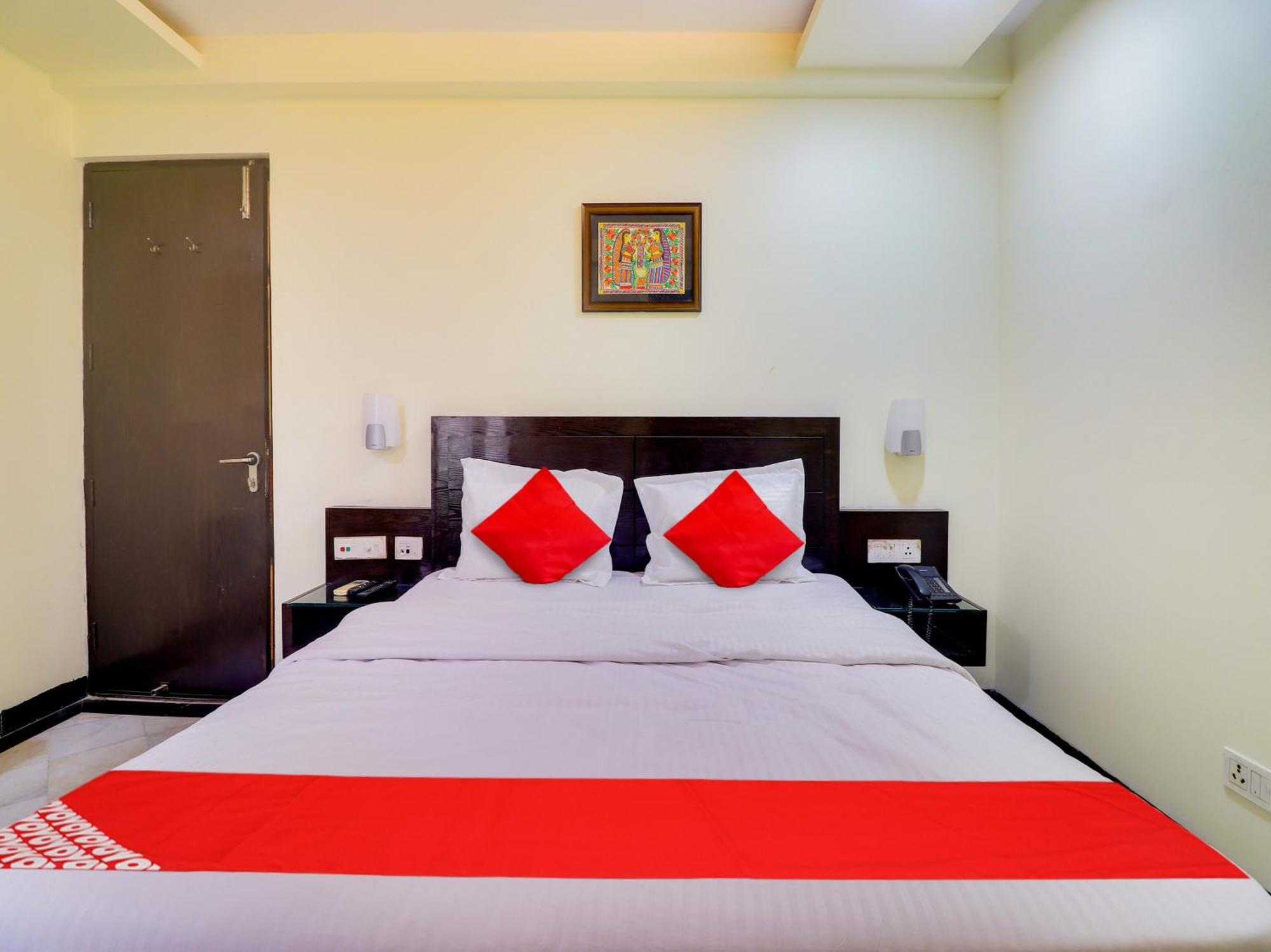 Oyo Flagship Hotel Rudra Palace Agra  Bagian luar foto