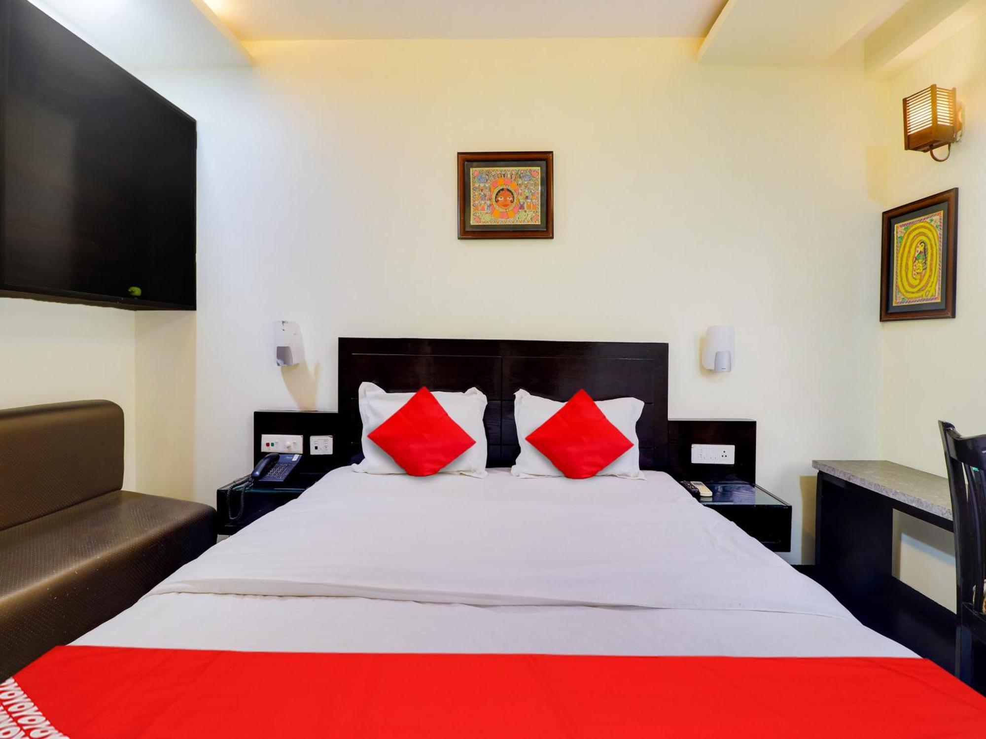 Oyo Flagship Hotel Rudra Palace Agra  Bagian luar foto