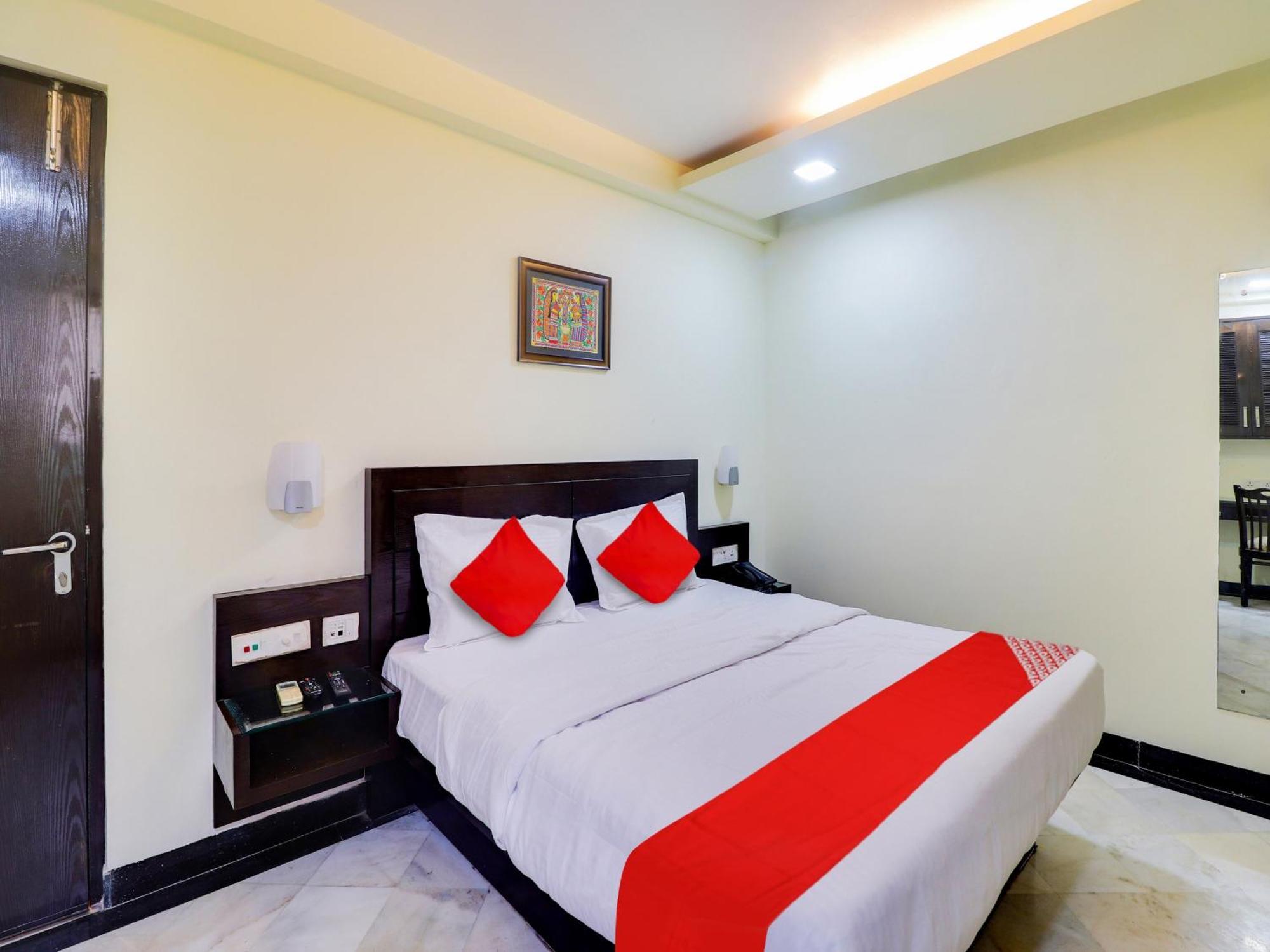 Oyo Flagship Hotel Rudra Palace Agra  Bagian luar foto