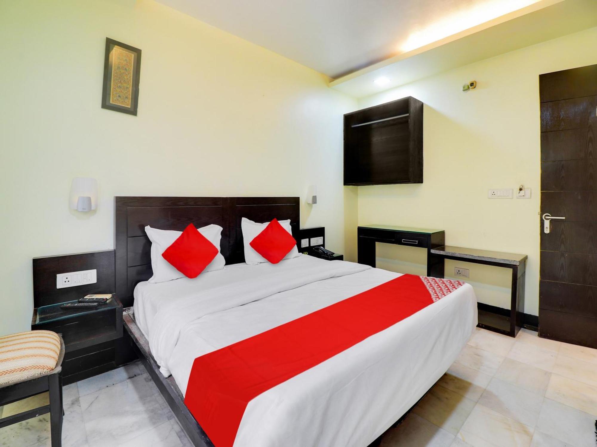 Oyo Flagship Hotel Rudra Palace Agra  Bagian luar foto