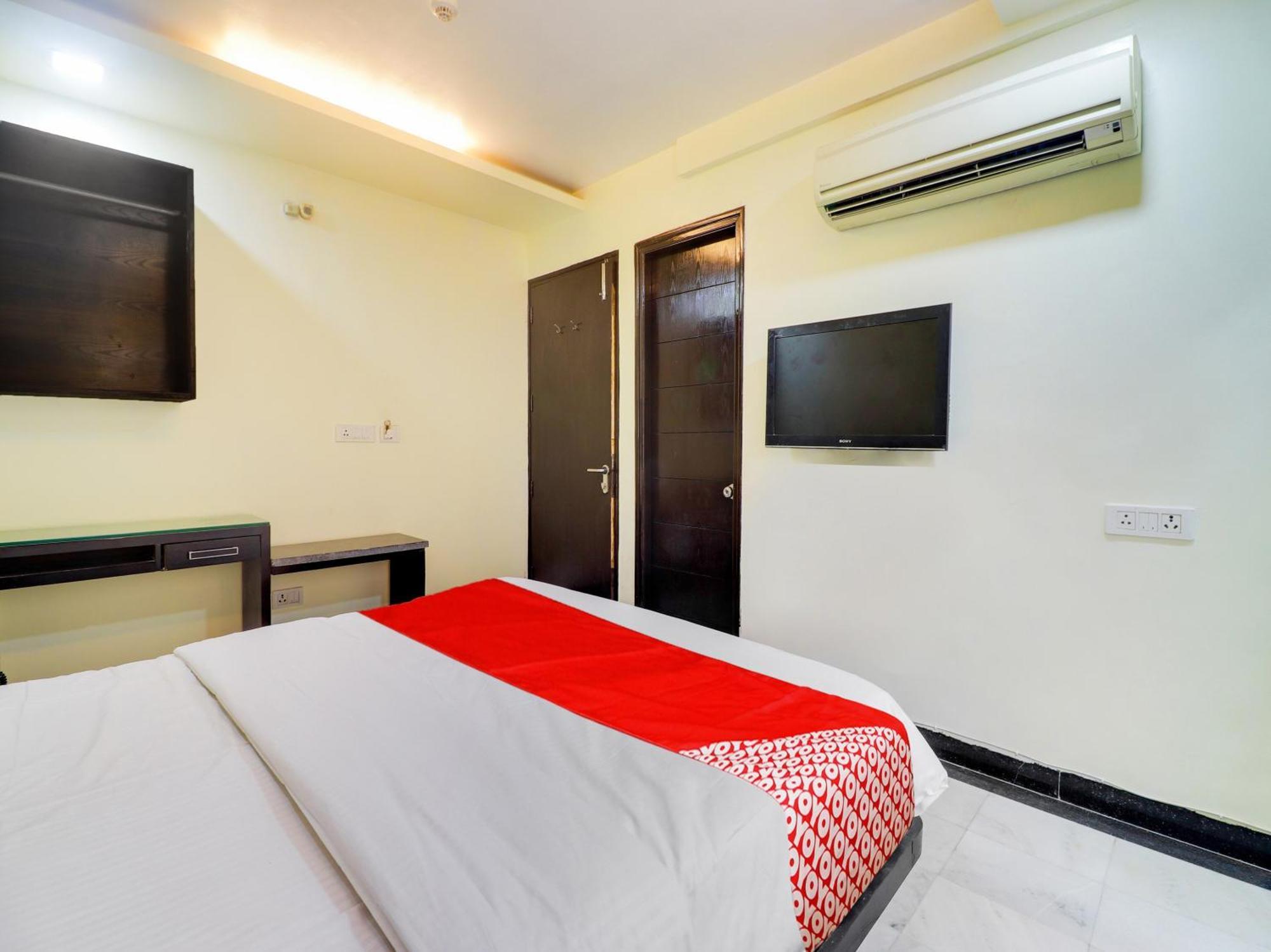 Oyo Flagship Hotel Rudra Palace Agra  Bagian luar foto