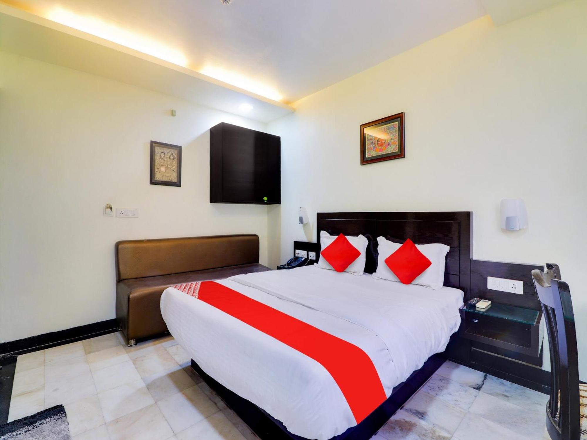 Oyo Flagship Hotel Rudra Palace Agra  Bagian luar foto