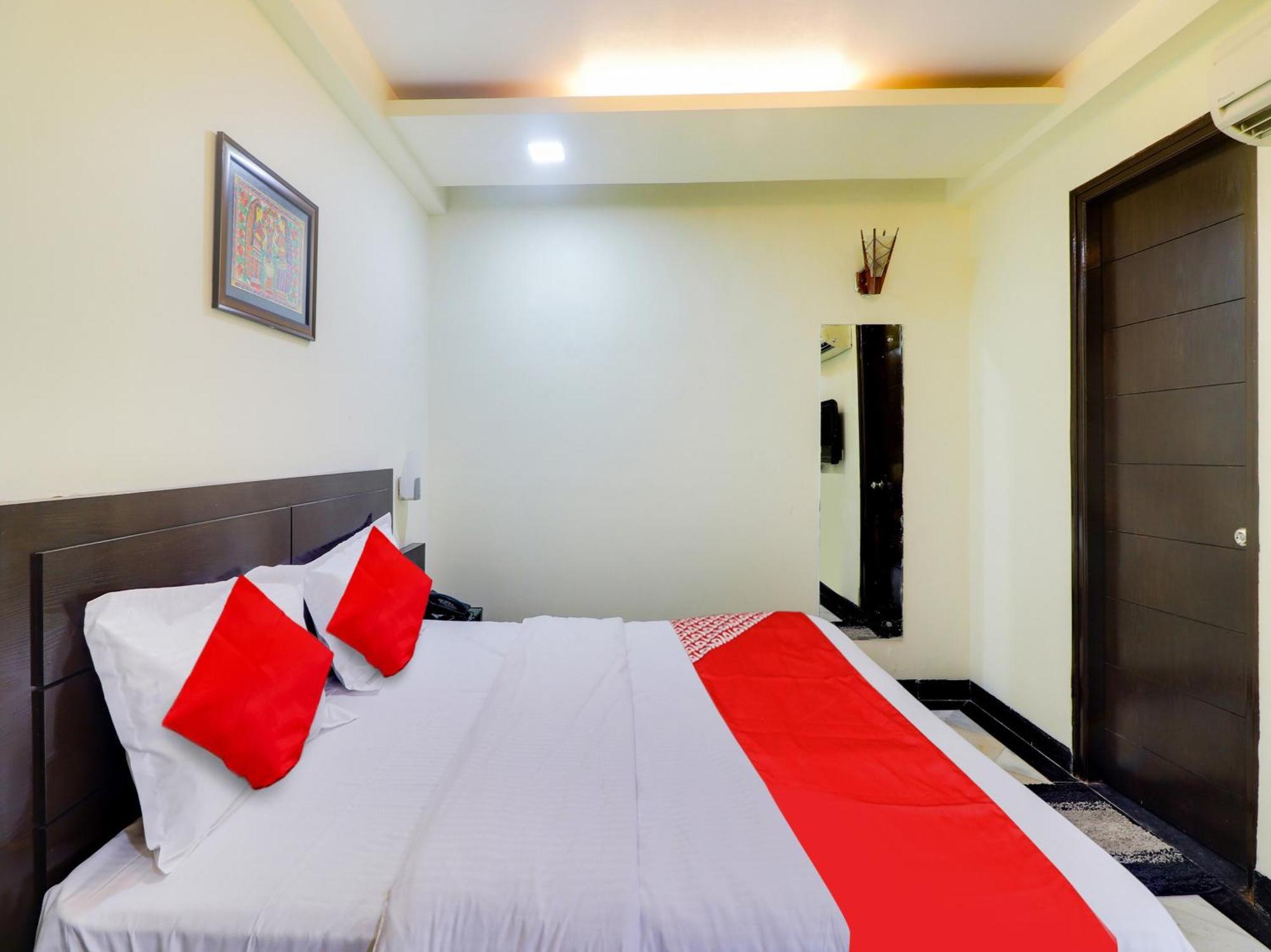 Oyo Flagship Hotel Rudra Palace Agra  Bagian luar foto